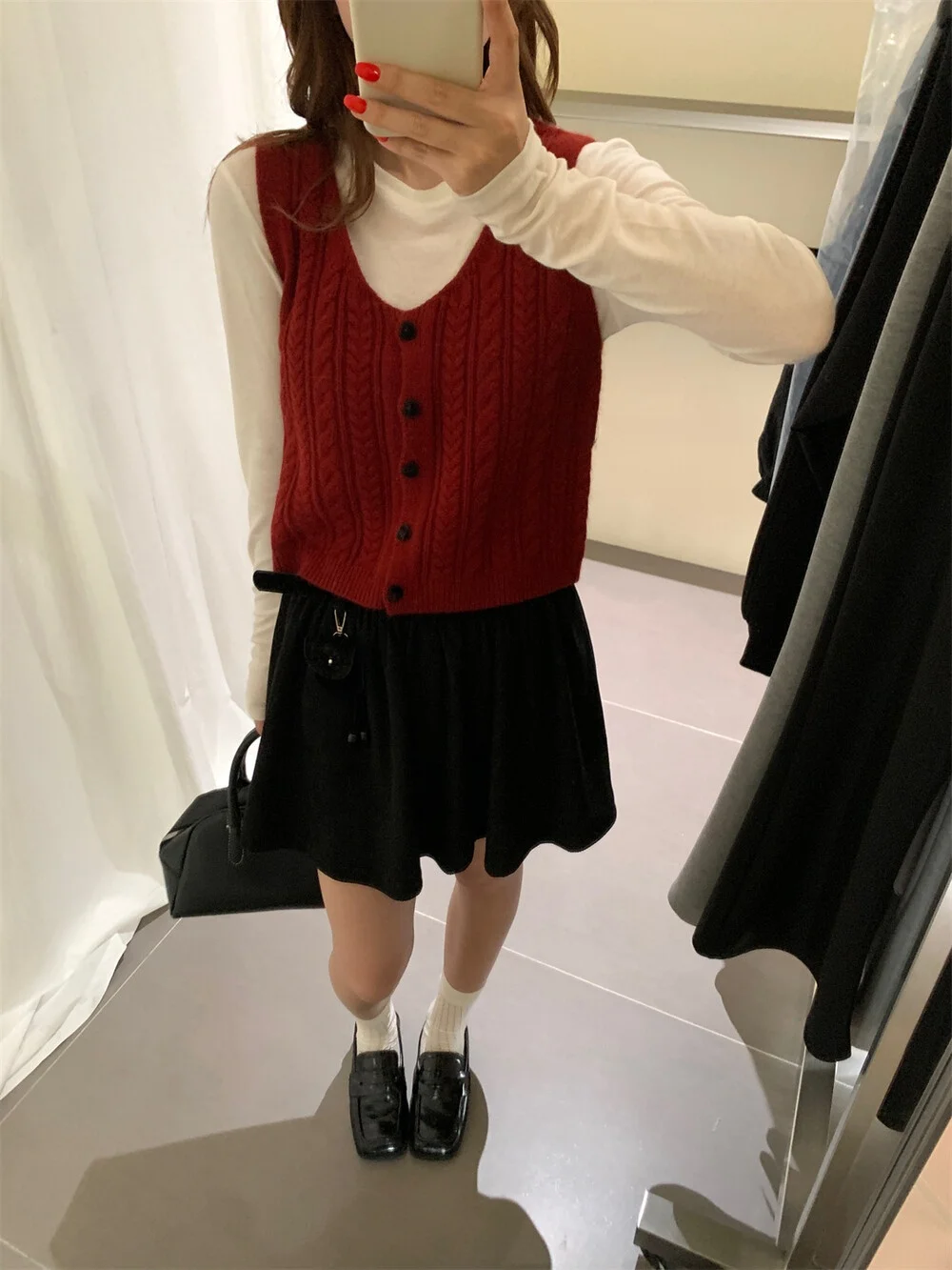 2026 春の新作ニットツイストラブボタンセーターベスト韓国 Sle Aosphere ラウンドネ通勤風レギュラー薄手ピュア...