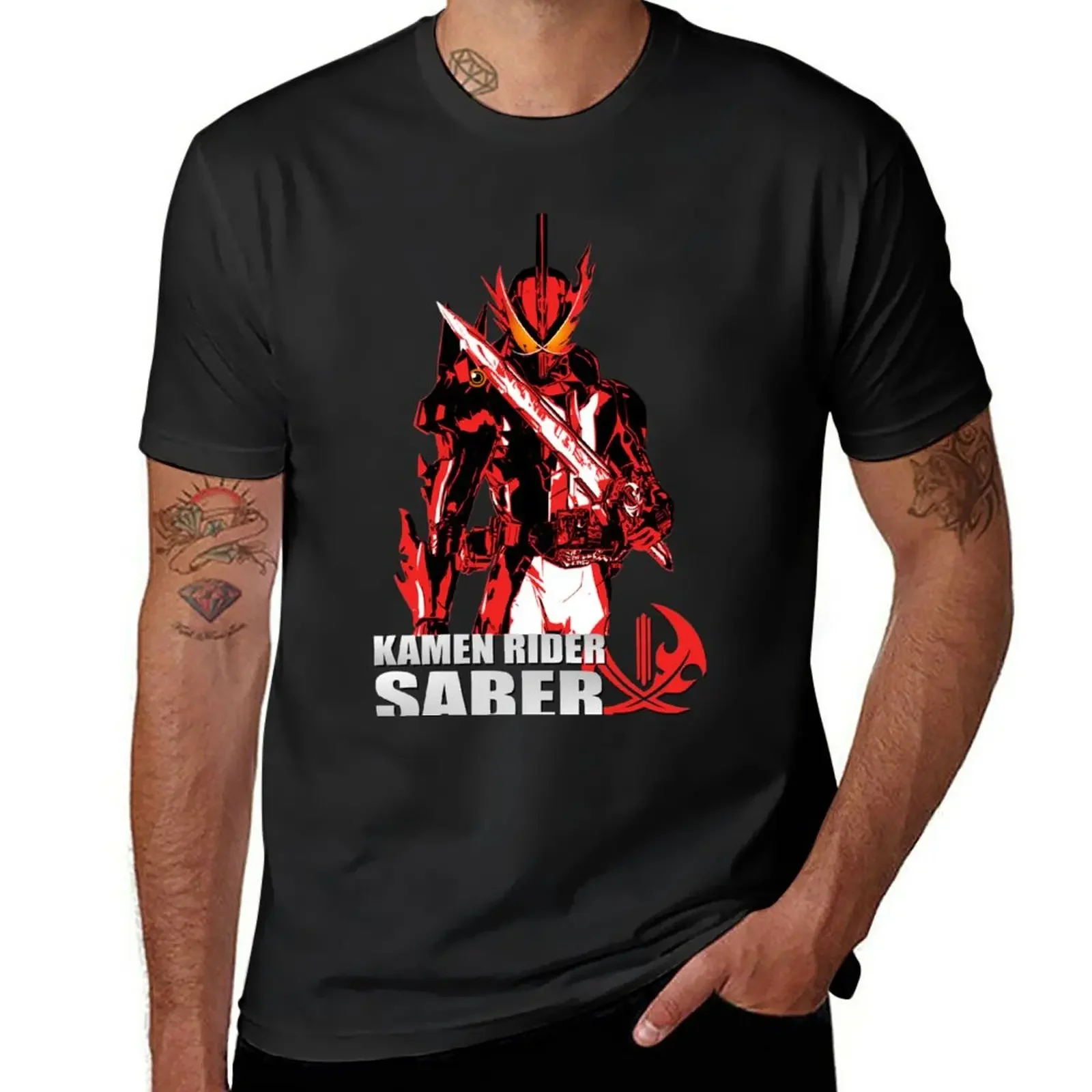 Camiseta negra de gran tamaño para hombre, camisa con estampado de Kamen Rider Saber manga, ropa de anime vintage, nueva edición