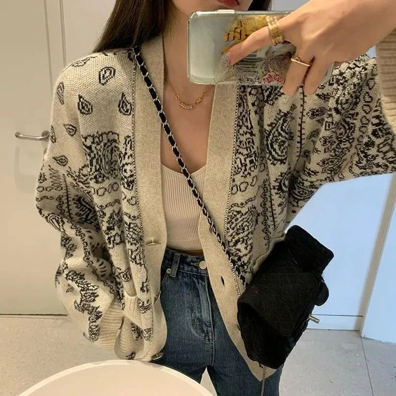 KUSAHIKI Vintage Jacquard Knitted Cardigans Causal Long Sleeve V-neck Sweater Coat 2023 Autumn Winter Fashion Knitwear Jacket