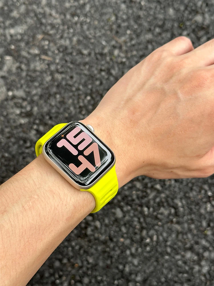 Silicone band for Apple Watch ultra 2 Series 9 8 7 6 SE 54321 strap for iWatch 41 45 49mm breathable pin-and-tuck closure