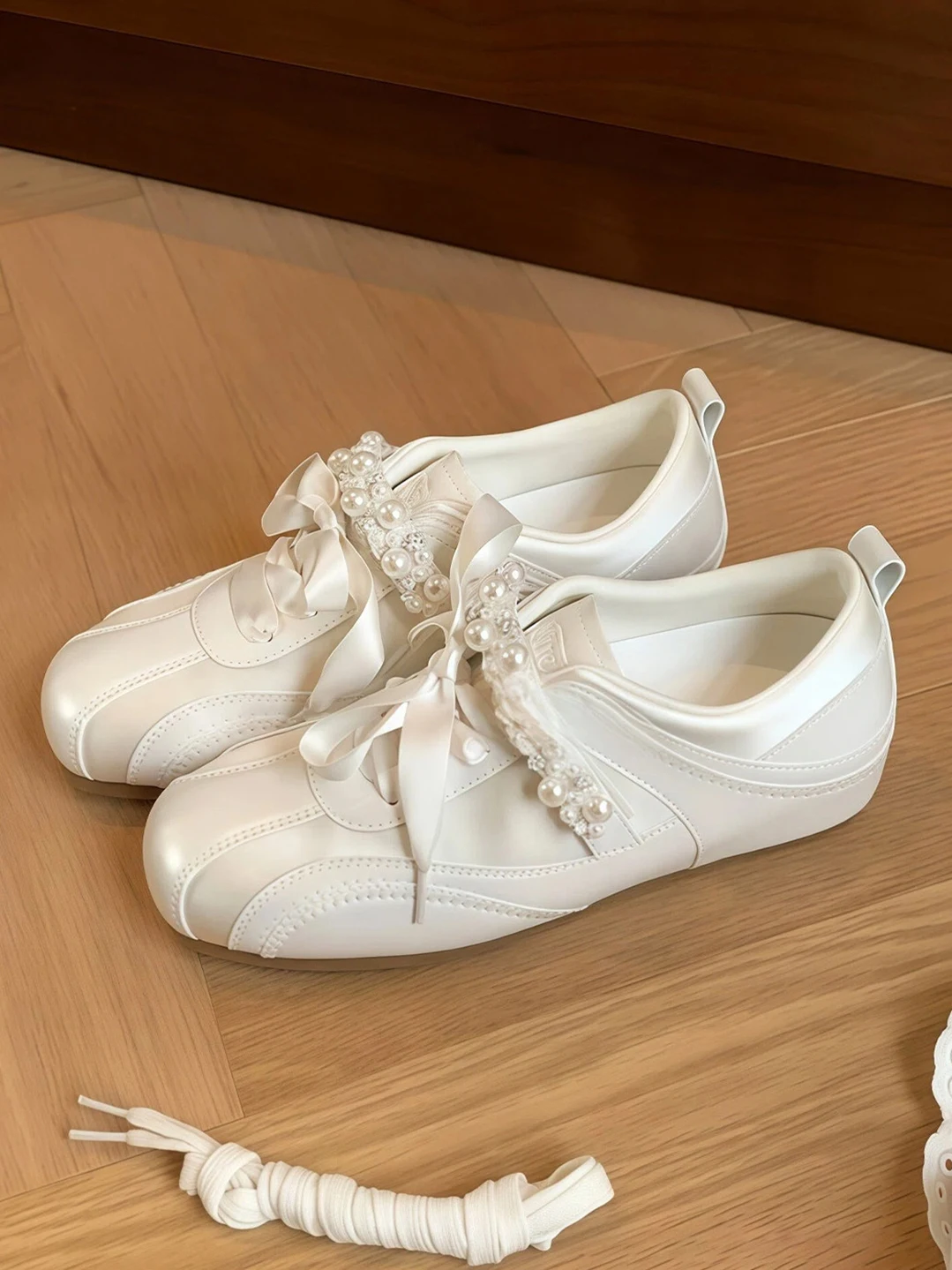 zapatos-dequn-de-piel-de-oveja-estilo-dulce-con-lazo-de-perlas-y-mariposa-para-mujer-con-aumento-de-altura-versatiles-depo