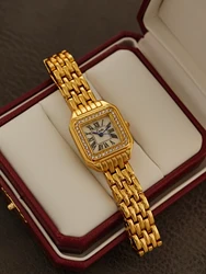 1 New Model of Gold-Colored French Classic Retro Style High-End Elegant Compact Exquisite Women's Quartz Watch with Dazzling Rhinestones, Stainless Steel Strap, Mother-Of-Pearl Dial with Roman Numerals, Fashionable, Casual, Simple, Suitable for Daily Wear and as a Birthday Gift