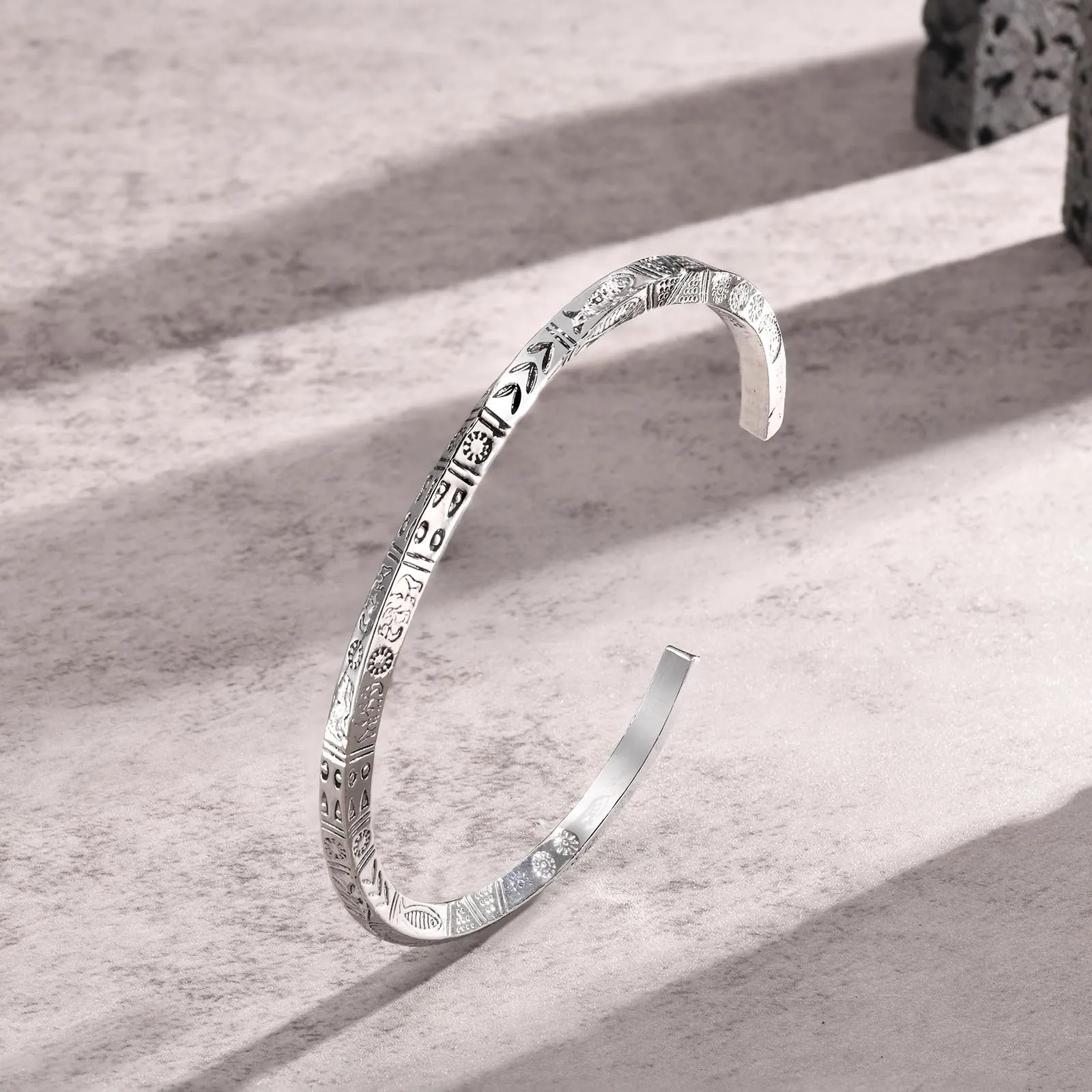 Mobius Cuff Bracelets for Men Boys, Retro Metal Geometry Twisted Bangle,Stylish Jewelry Gifts