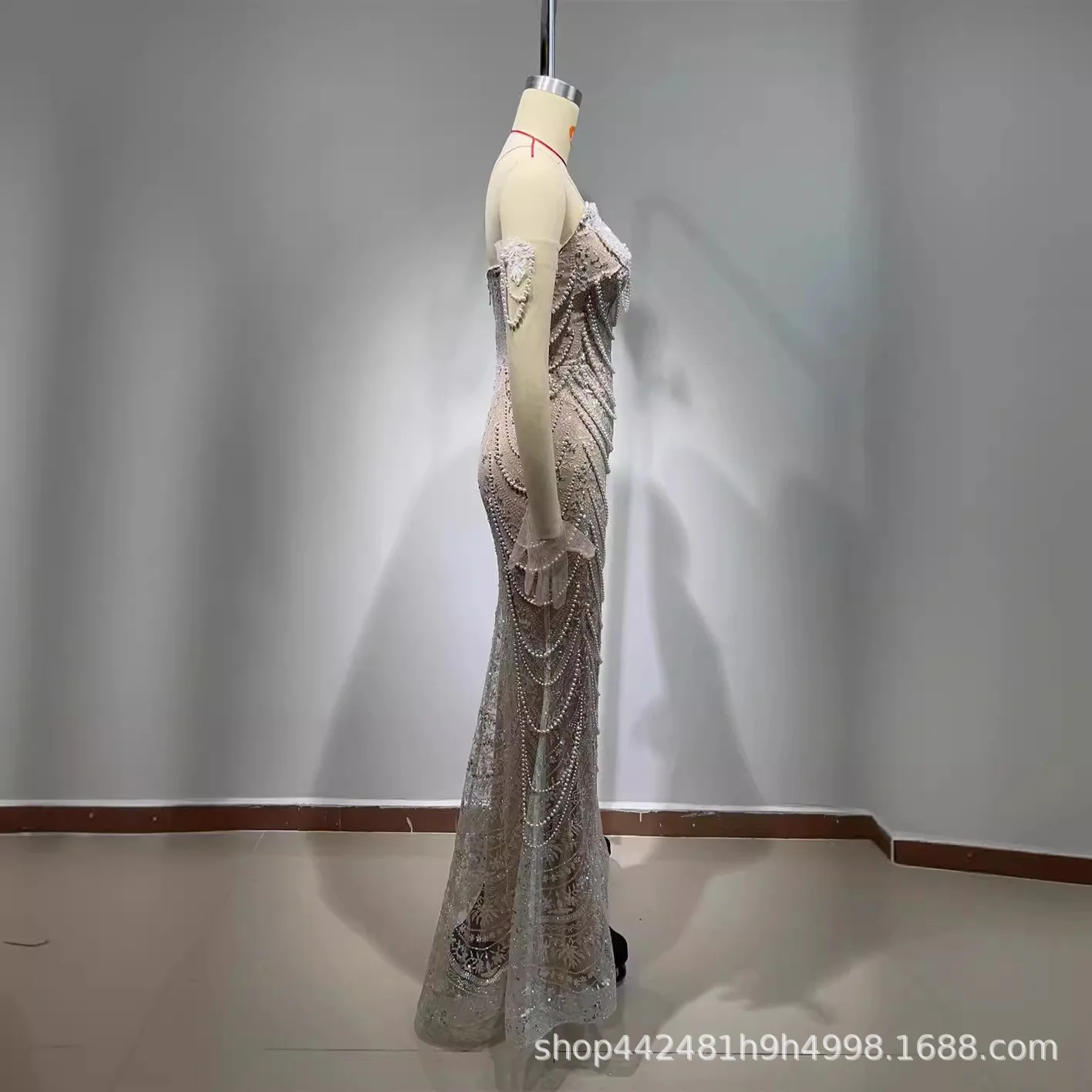 ชุดสตรีสีขาว SHEER ถุงมือหรูหรา Pearl Rhinestone ชุดราตรี Haute Couture งานแต่งงานชุดราตรีชุดราตรี