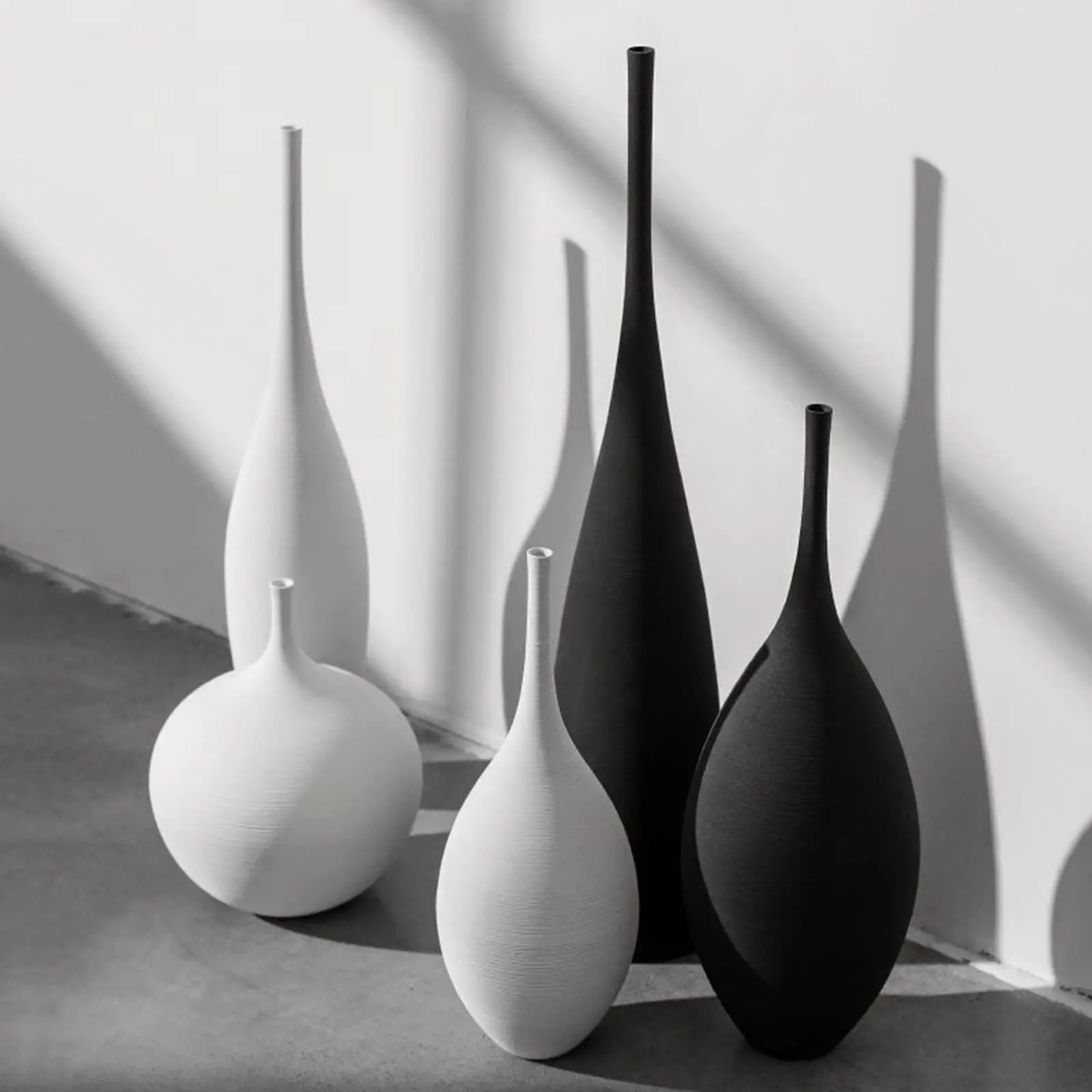 Elegant Ceramic Flower Pot Modern Nordic Tall Vase for Office Desktop Decoration Home Centerpiece