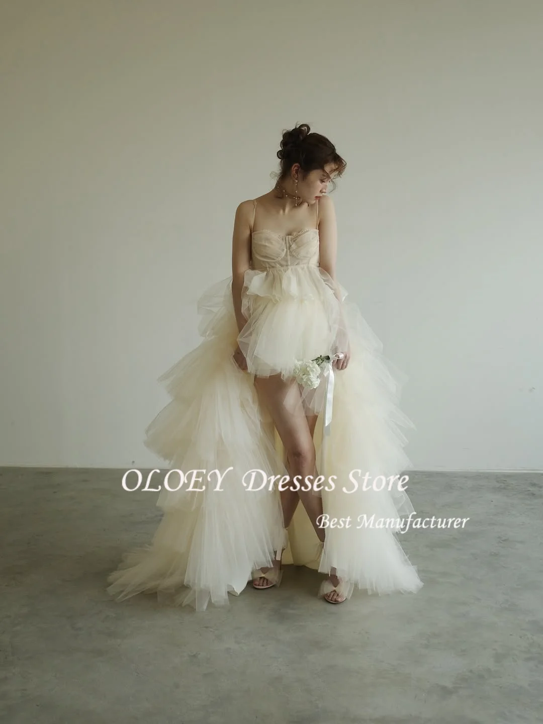 فساتين زفاف كورية أنيقة من OLOEY بدون حمالات فستان زفاف الأميرة على شكل حرف a سويب تراين بدون أكمام للعروس حسب الطلب