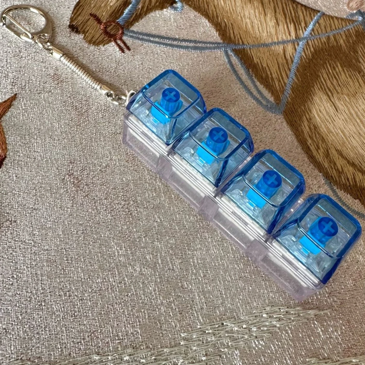 لعبة غطاء مفاتيح فيدجيت LED - لعبة حسية لفرس كريستالي لتخفيف التوتر ولوحة المفاتيح وأداة فيدجيت للبالغين والأطفال