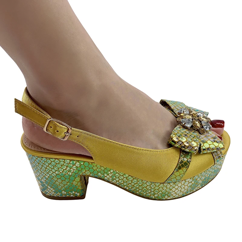 Nigerian Grün Farbe frauen Party High Heel Schuhe Voller Diamanten Design Mode Sommer Sandalen Hochzeit Damen Schuhe