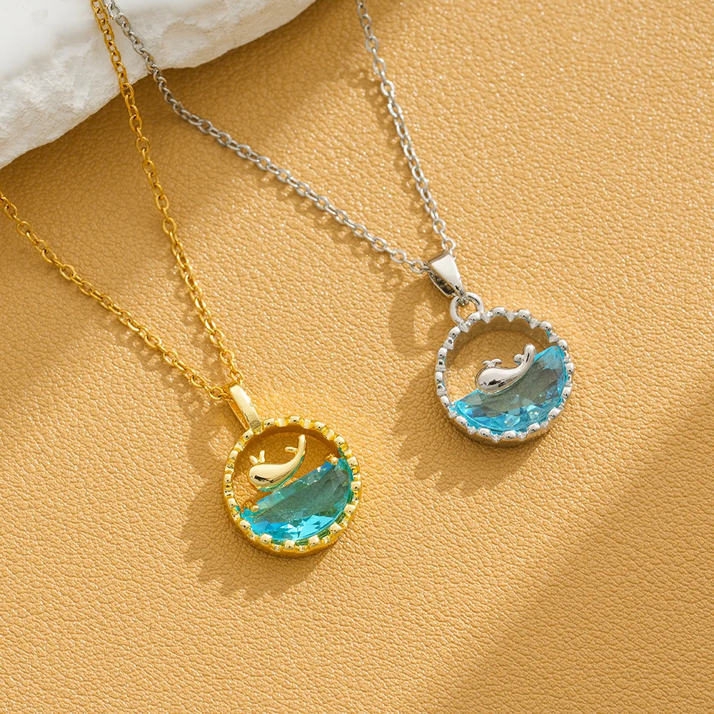2025 قلادة صيفية طازجة من الحوت الصغير المحيط الأزرق من التيتانيوم الصلب مطلية بحوت أنثى ولدت معك