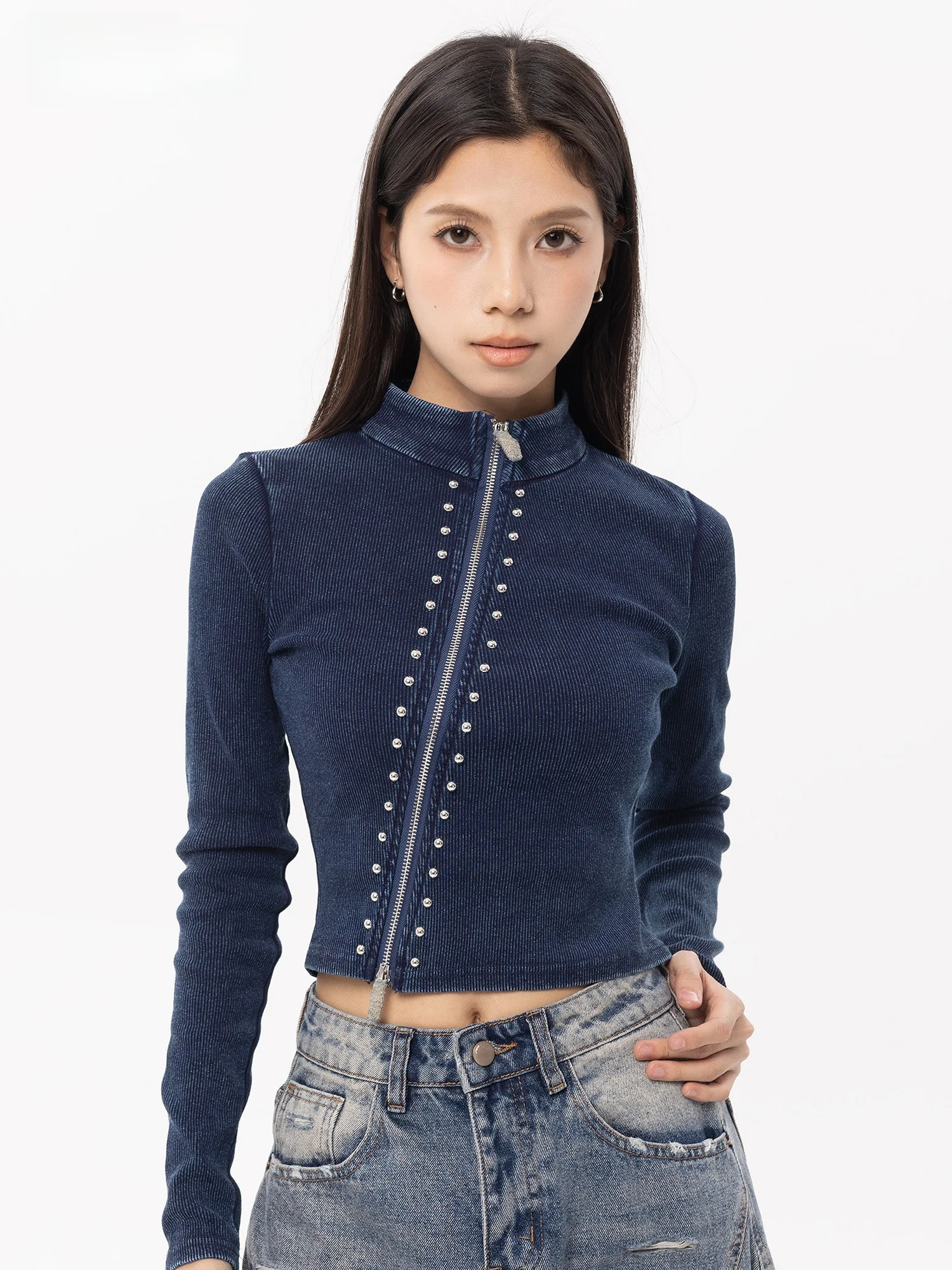 

Синий вязаный кардиган с высоким воротником, длинными рукавами, декоративными заклепками и косой молнией, женский, приталенный, базовый слой, весна 2026, уличный стиль