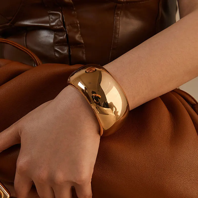 KMVEXO Punk Hiphop szerokie asymetryczne bransoletki bransoletki dla kobiet oświadczenie gładka bransoletka ze stopu biżuteria Femme akcesoria Manchette