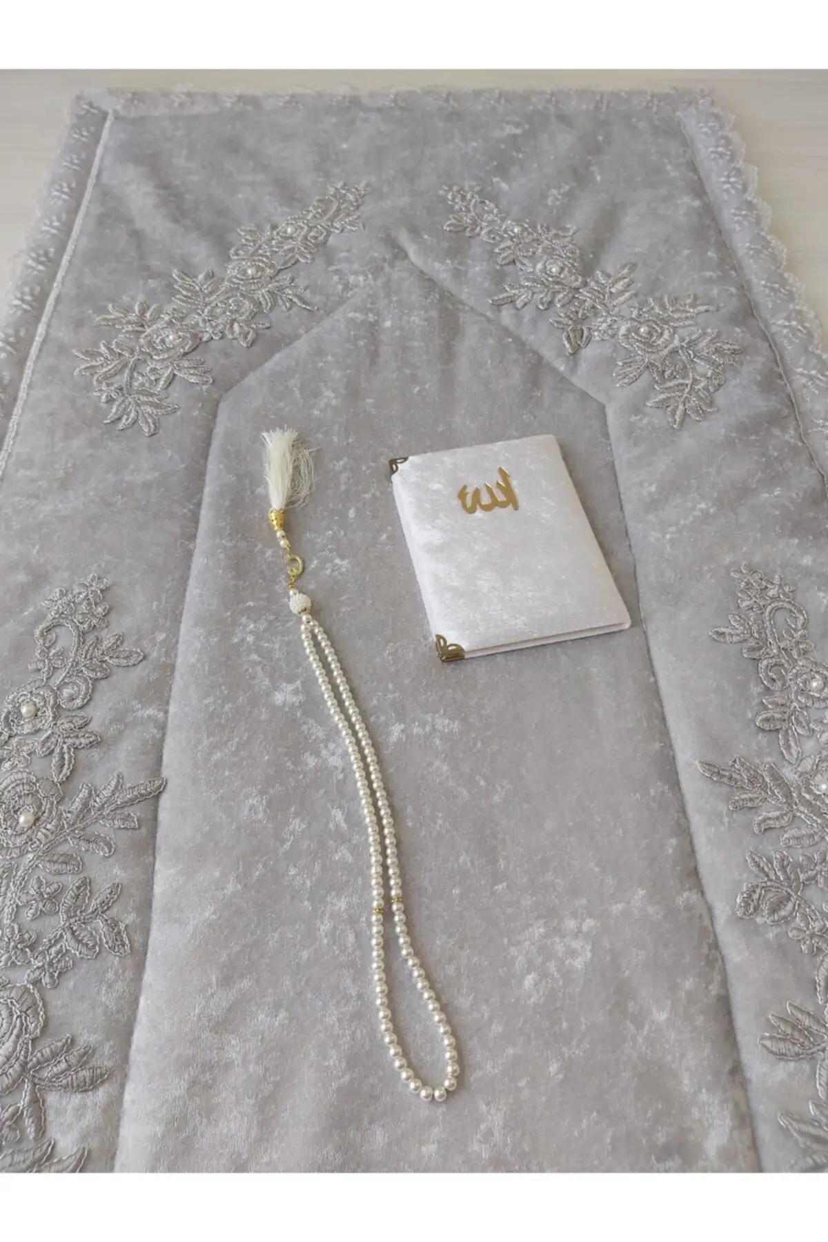 DOLBOVI gray french lace velvet prayer Rug 3 piece quarter