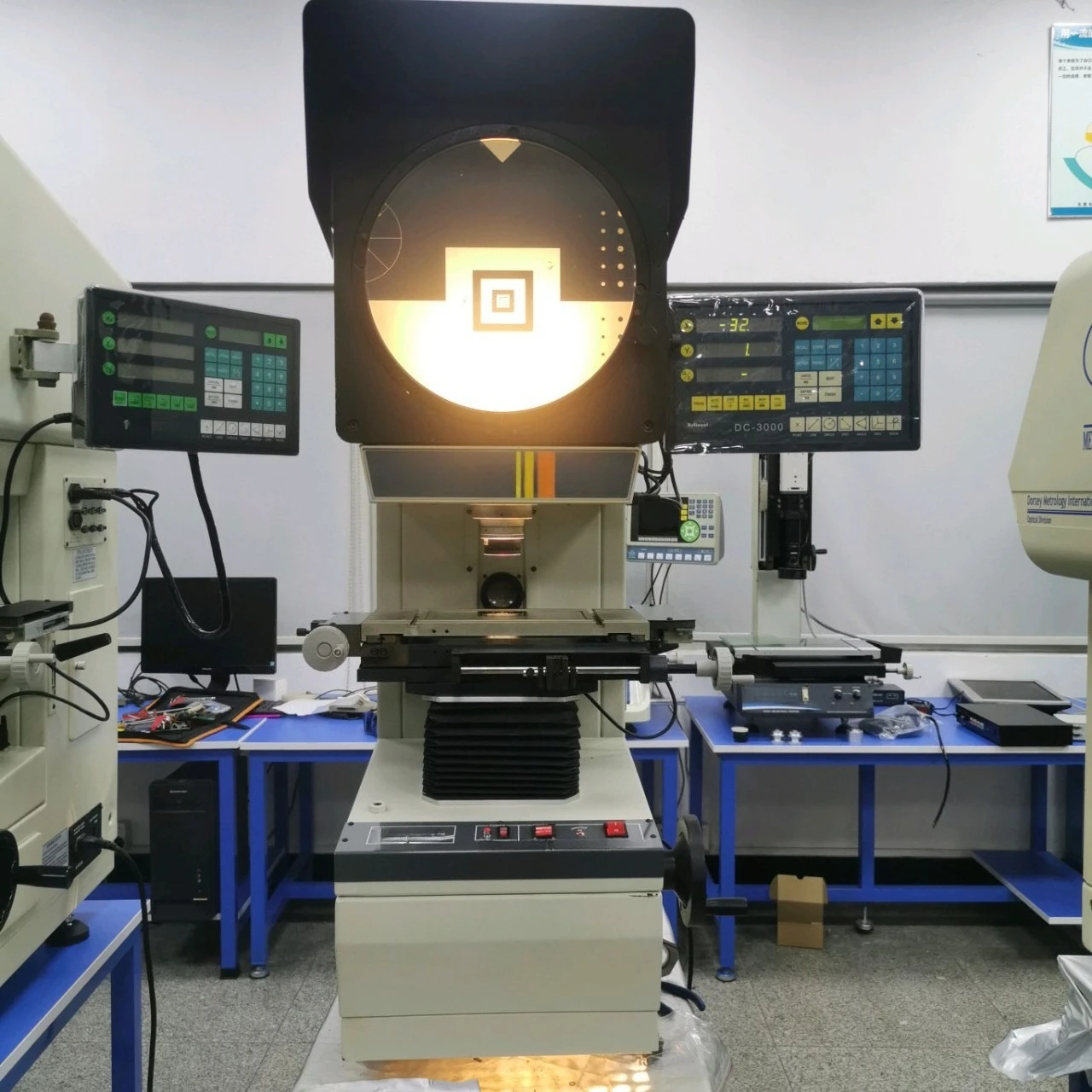 Proyectores delanteros y traseros, proyectores digitales, verticales de alta definición.