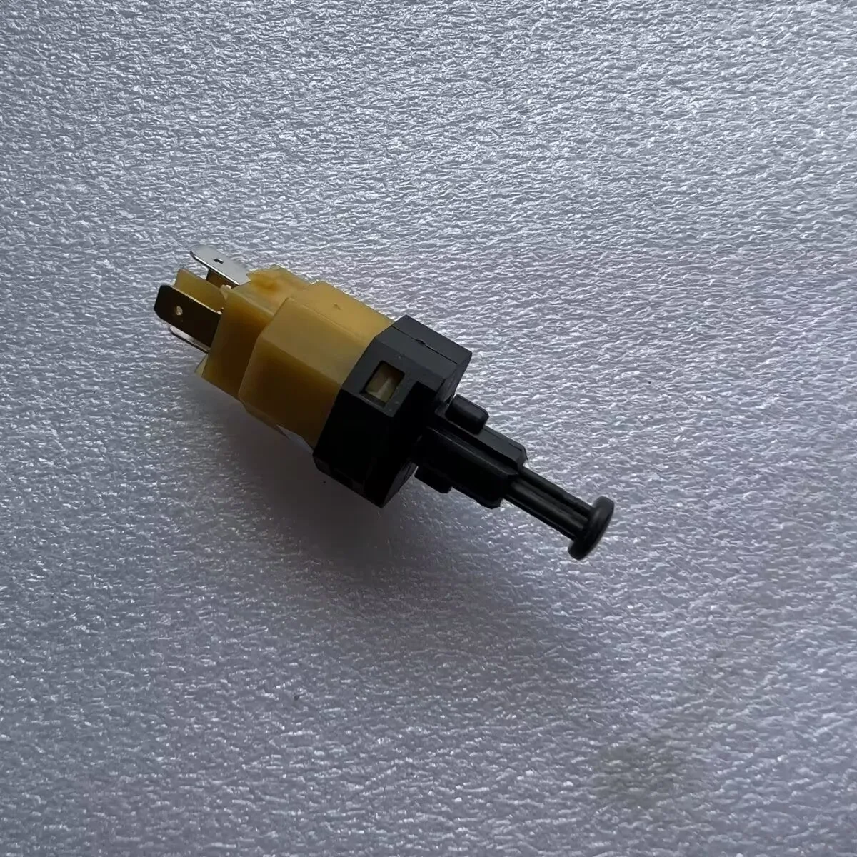 Brake Light Switch S18-3720030 For CHERY ARRIZO 3 5 TIGGO QQ E3 E5 X1 G5 A3 A5