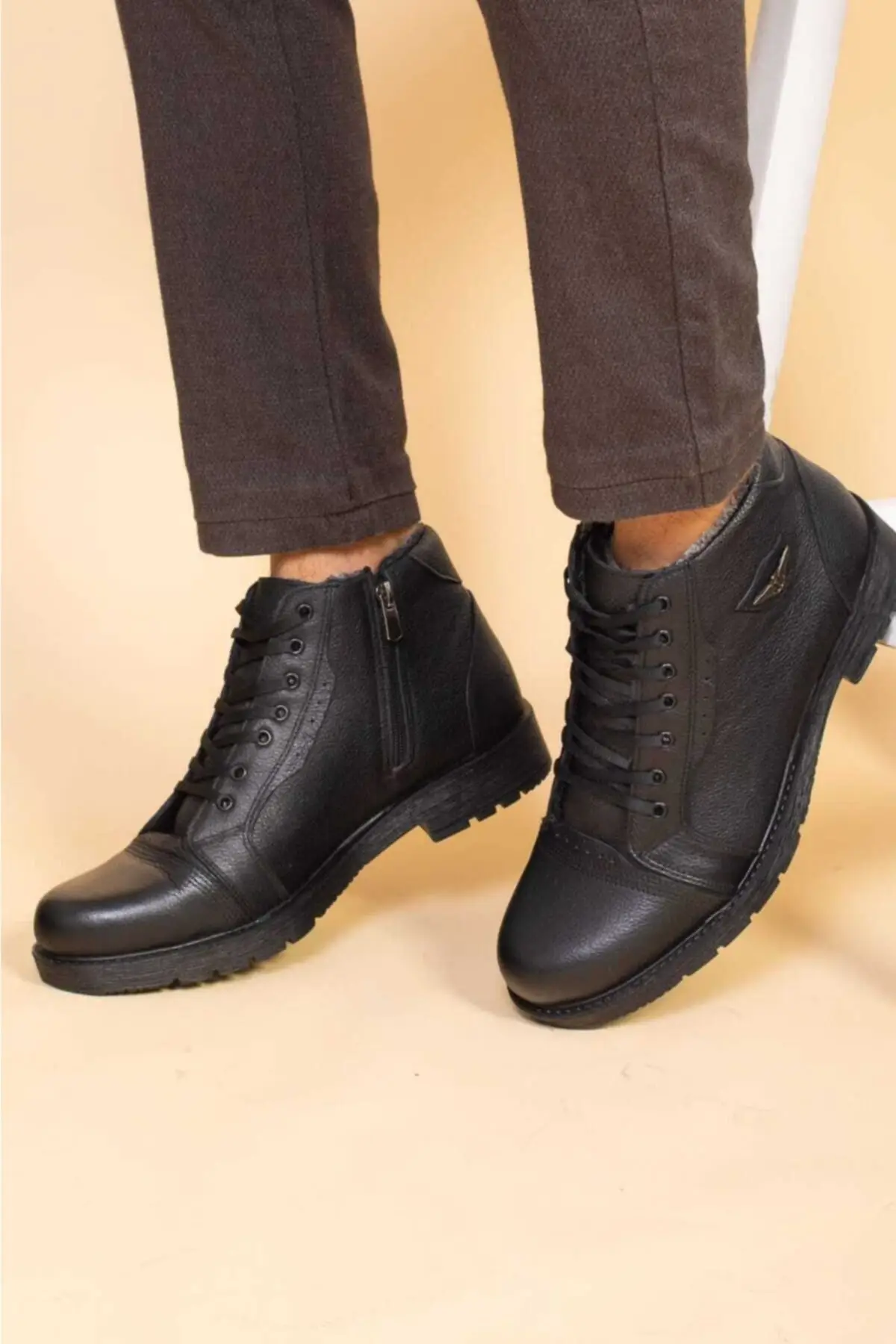 Bottines noires en cuir et fourrure pour hommes, bottines chaudes d'hiver à la mode, chaussures d'affaires d'hiver, chaussures en fourrure pour hommes