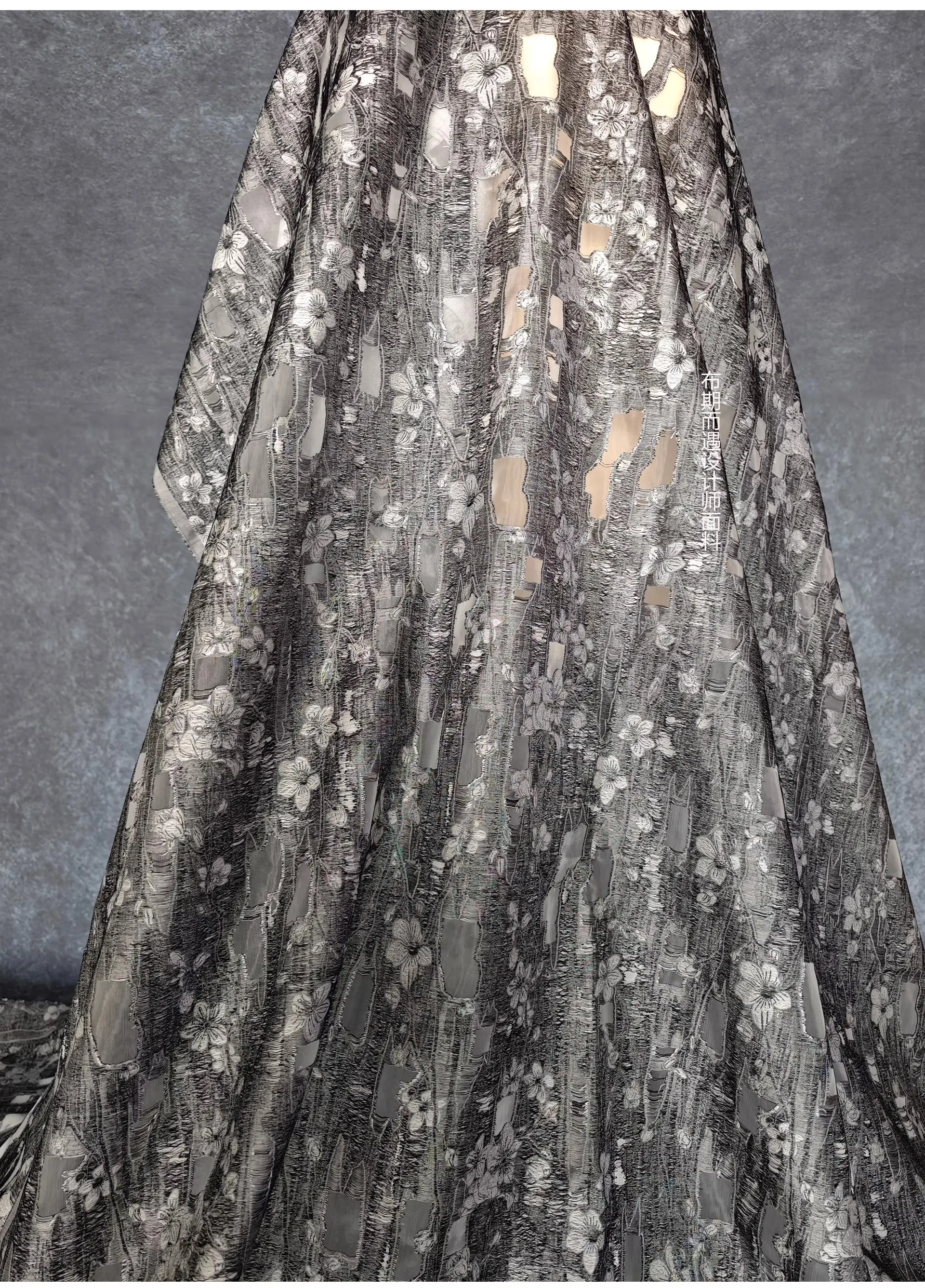 

1yard Creative designer for outerwear and skirt,fashion fabrics for clothing slightly translucent sheared tassel jacquard fabric