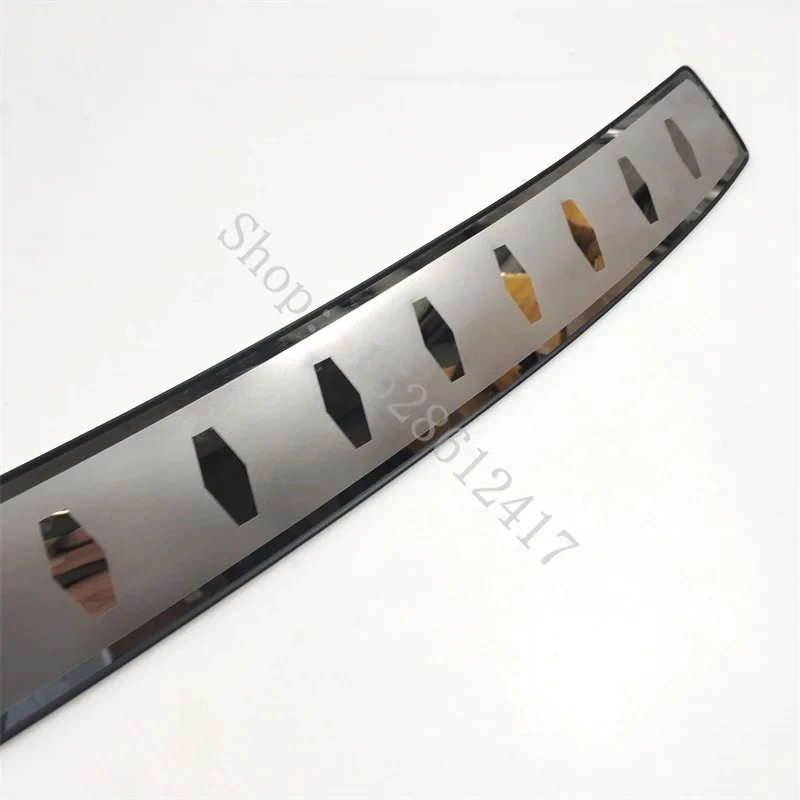 For Volvo XC60 2018 2019 2020~2024 Stainless Steel Rear Bumper Protector Sill Trunk Rear guard Tread Plate Trim Car Accessories