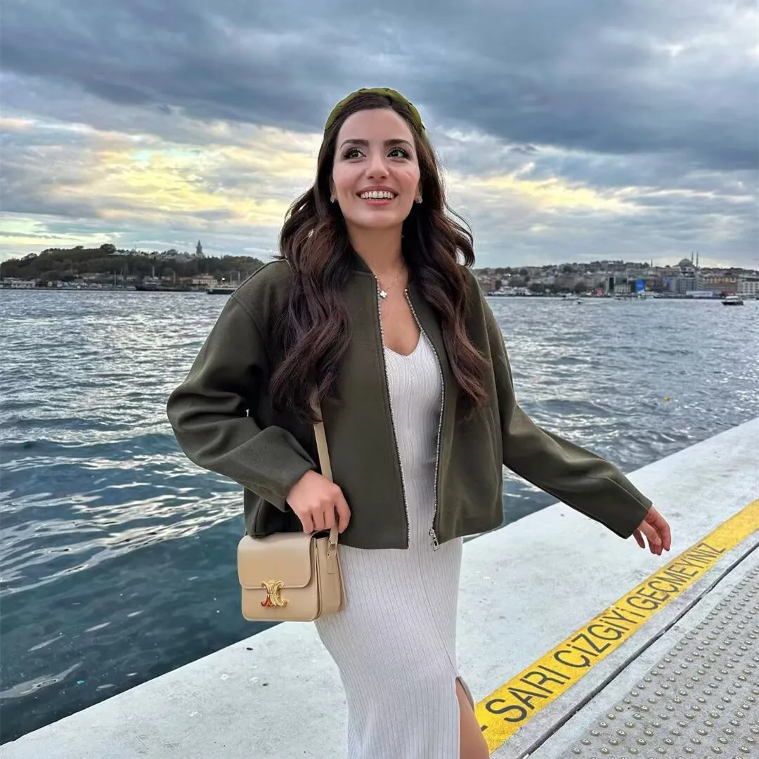 سترة طيار نسائية ربيعية جديدة لعام 2025 من RARA بلون سادة سترة غير رسمية للتنقل سترة صوفية قصيرة