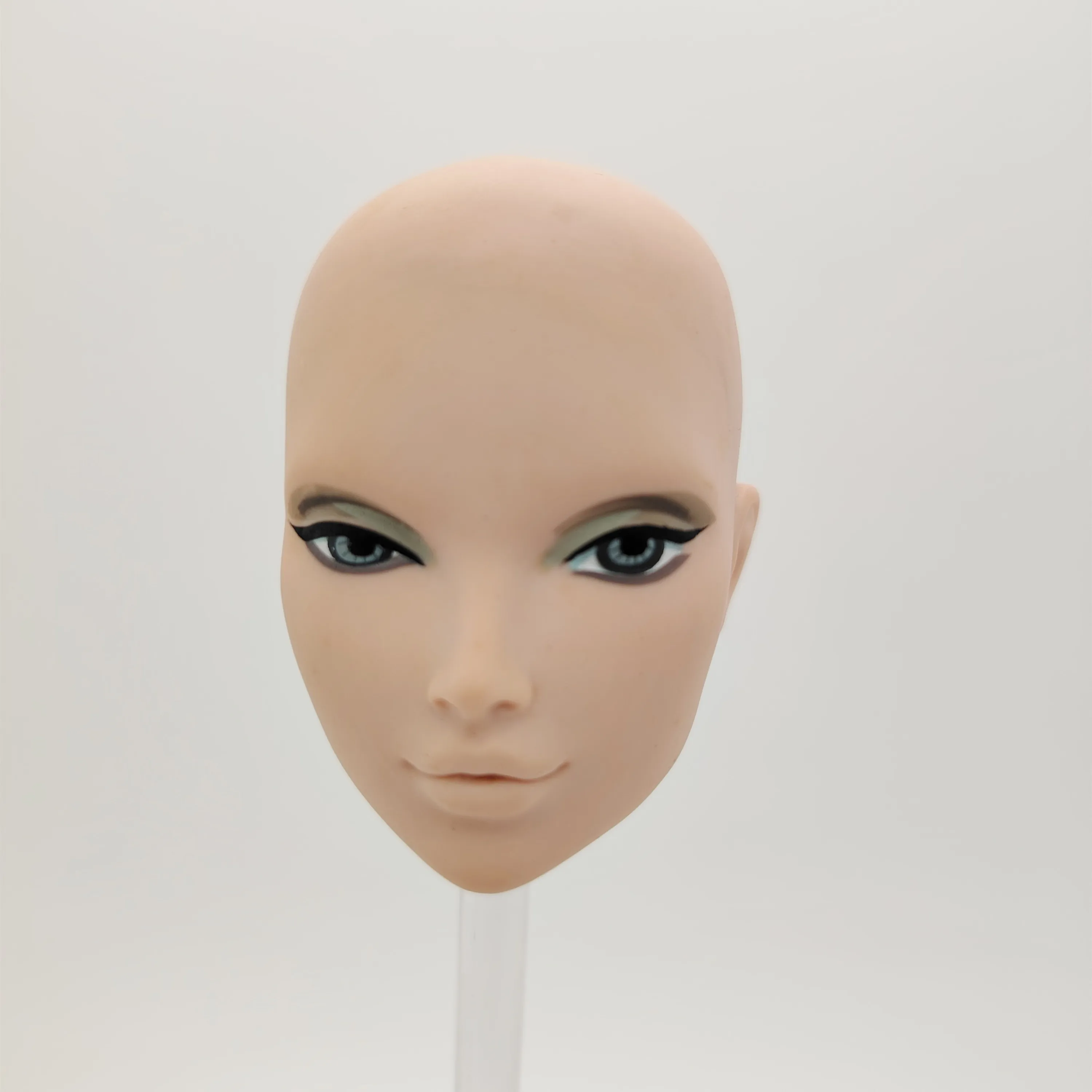 

Fashion Royalty FR16 1:5 Scale Tulabelle Without Hair Integrity Felame Doll Head