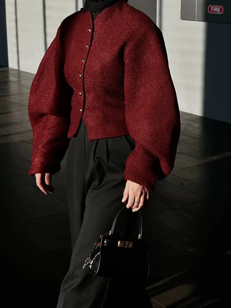 Giacca in lana tinta unita bordeaux Colletto alla coreana Chiusura con bottoni Capispalla lunghi da donna allentati 2025 Top da donna per pendolari di strada alla moda autunnale