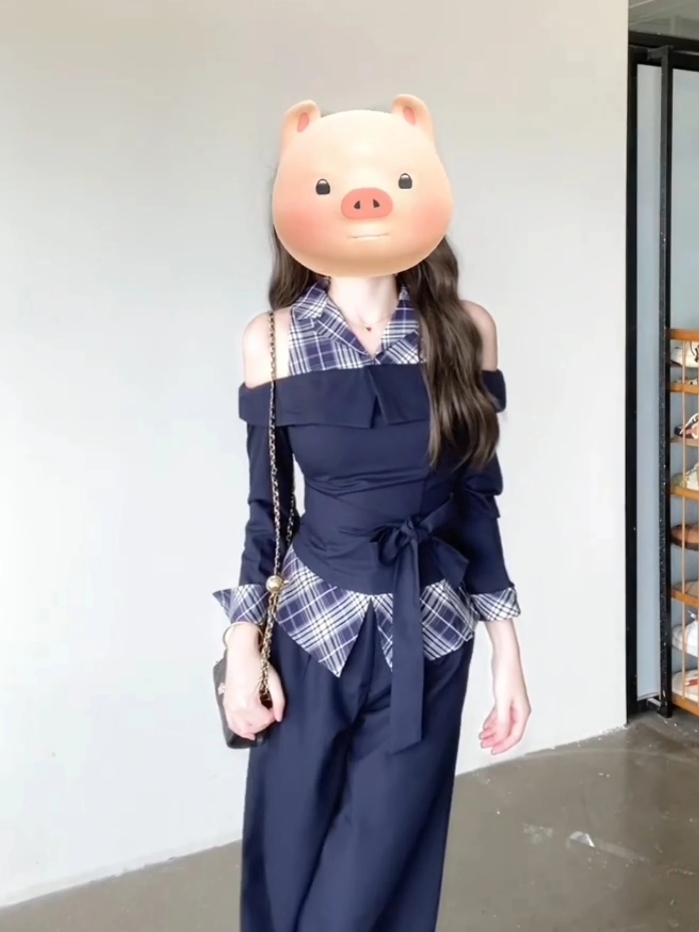 

Элегантная женская рубашка в клетку с длинным рукавом, весенняя модная модель с завязками на талии, укороченный топ с открытыми плечами и перекрестными завязками