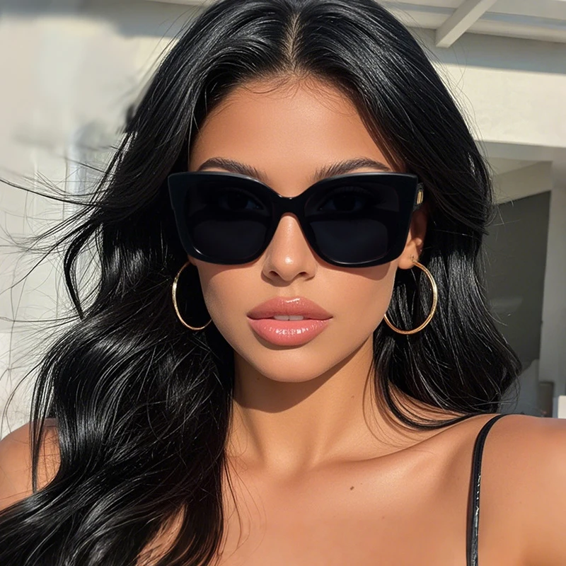 

New Fashion Sunglasses For Women With High-end Sunglasses Square Internet Celebrity Hottest Driving Anti-ultraviolet Rays 3204
