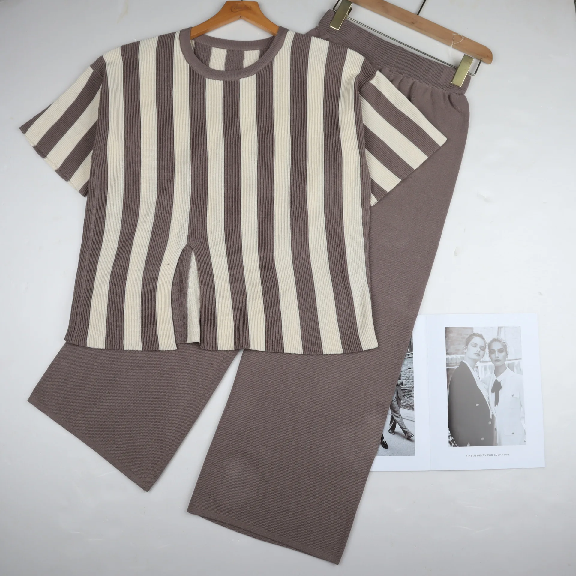 カジュアルファッションセット2024春夏新作：フロントスプリット半袖ニットシャツ、ワイドパンツ、2点セット、トレンド