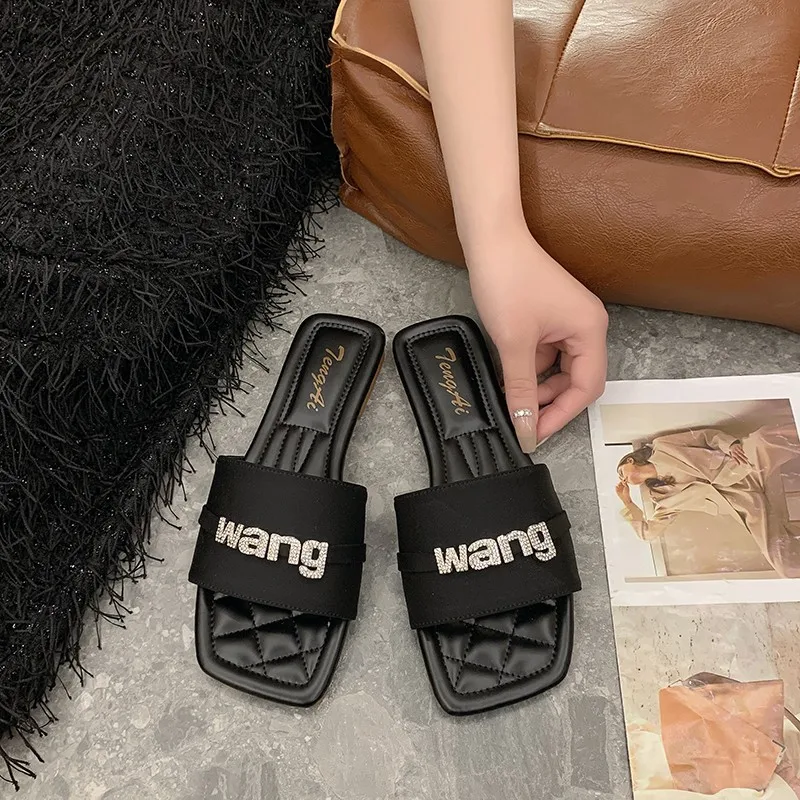 2024 Summer New Flip-flops, Wear Stylish Slippers, Suitable for Home and Out of The Flip-flops, Soft and Comfortable Slippers,