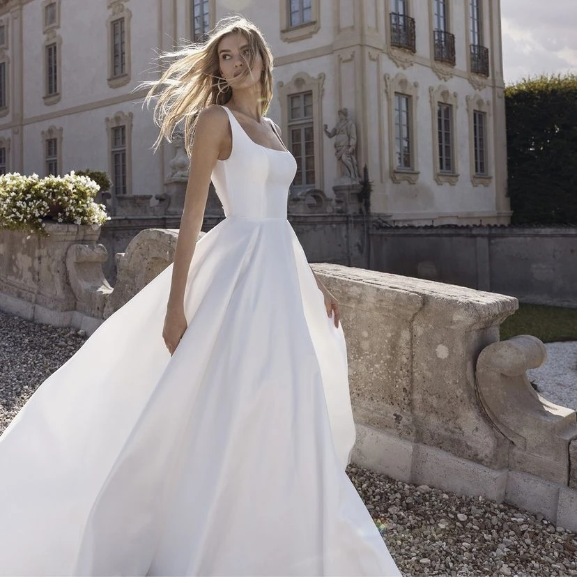 Eleganti abiti da sposa in raso 2023 collo quadrato una linea abiti da sposa Backless personalizza per misurare l'abito elegante Mariee semplice