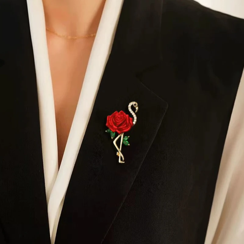 Exquisitos broches de moda con forma de rosa y flamenco para mujeres y hombres, broches vintage versátiles y brillantes, accesorios de ropa, regalos