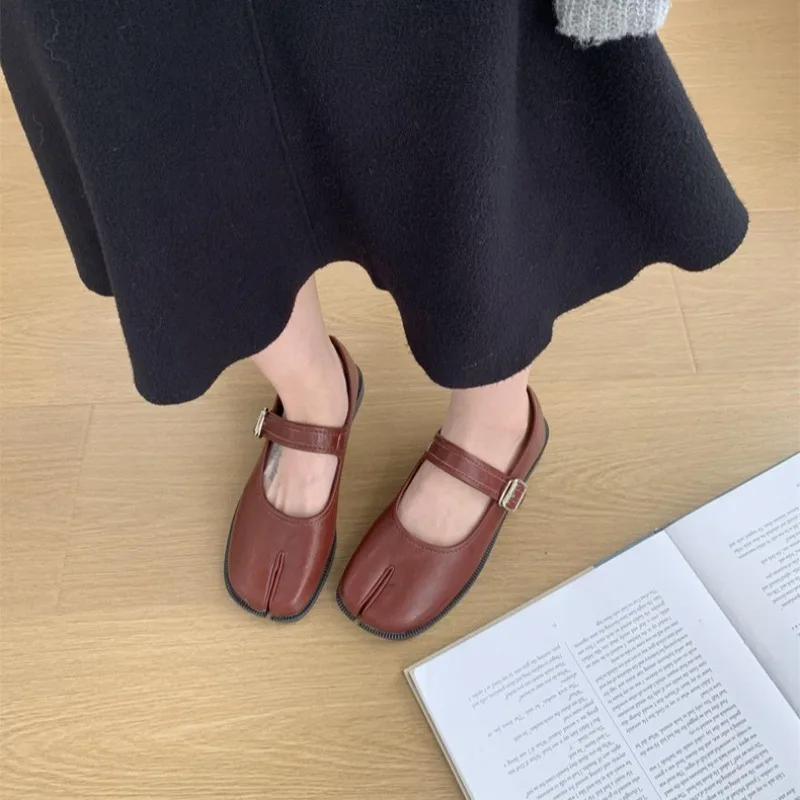 

Black ballet shoes, women's toe separation, Tabi dancer walking, Mary Jane women's shoes, summer women's single shoes