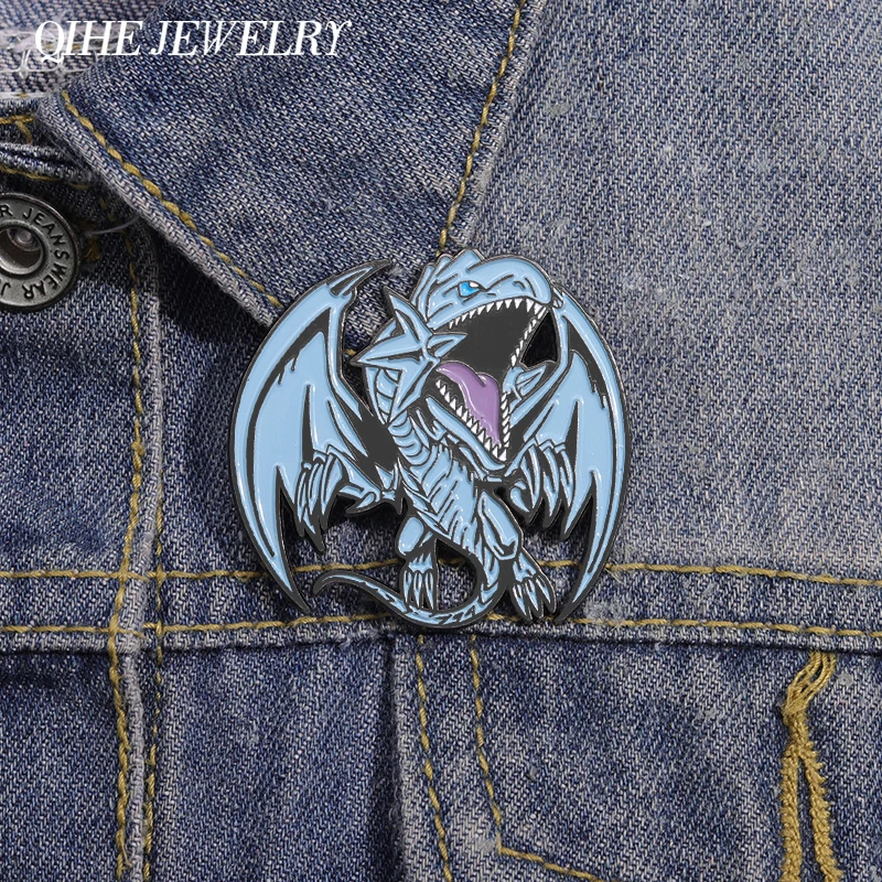 Anime Yu-Gi-Oh Blue-Eyes biały smok broszka emalia Pin Anime gra urządzenia peryferyjne odznaki plecaki z klapami biżuteria akcesoria prezent