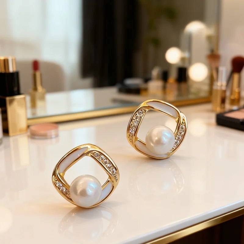 Gentle Japanese and Korean Ladylike Style Painted Oil Earrings, Pearl Diamond Quadrilateral French Elegant Earrings