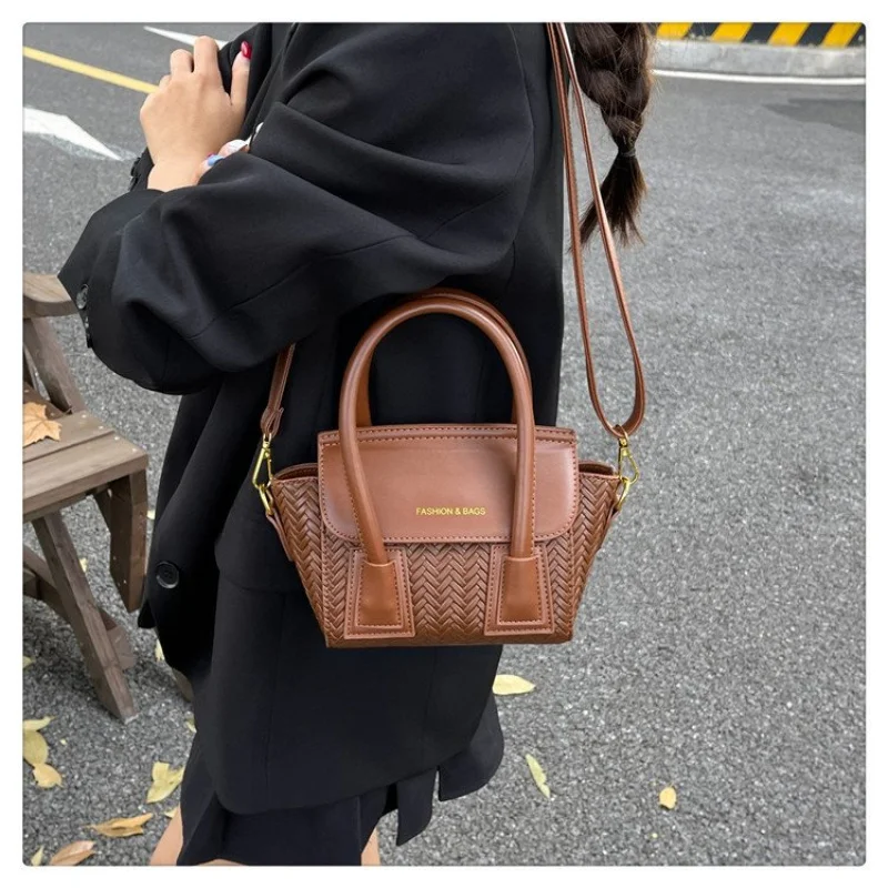 

Fashionable Women's Handbag Made Of Fine Leather Boasting Casual Trendy Daily Look​