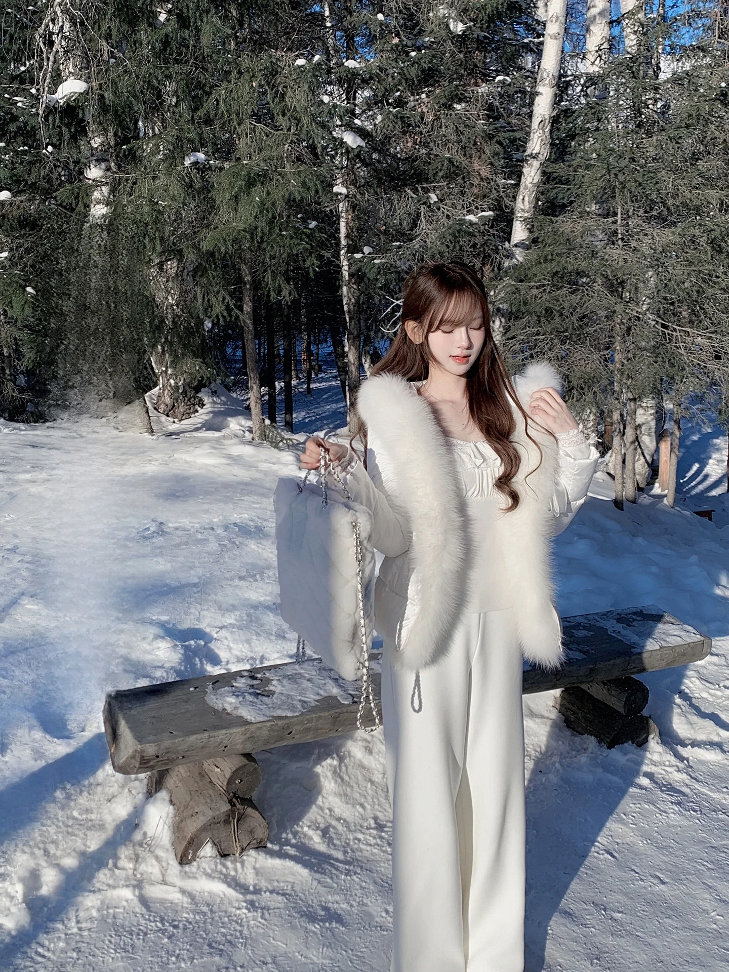 

Пуховик CrySweet Initial Snow Down Jaet для женщин, приталенный, с утяжкой на талии, белый, с большим меховым воротником