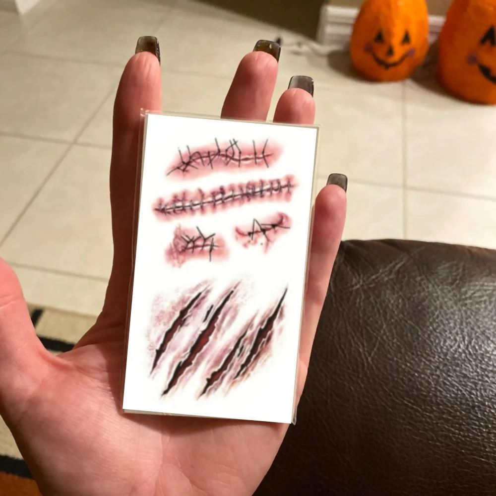 5/10 Stück 3D Fake Narben-Tattoo-Aufkleber Halloween Krusten Blutiges Make-up Körper Gesicht Realistische Wunde Gruseliger Aufkleber Scherzartikel Party-Deko – Detail 7