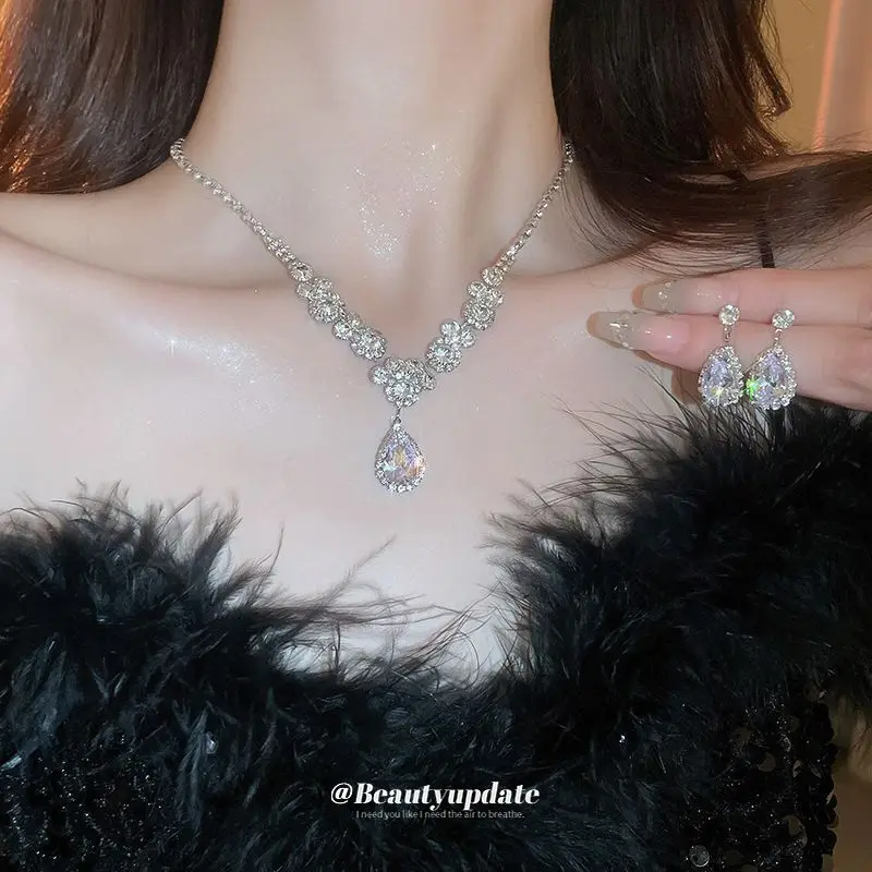 Colar de brincos de diamante incrustados com gotas de água, pingente de moda de luxo leve, corrente de clavícula