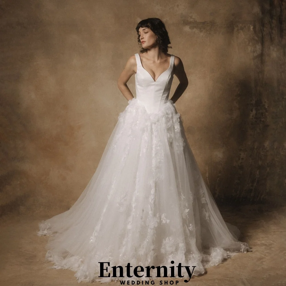 カスタマイズされたレースアップリケのウェディングドレスエレガントな V ネックスパゲッティストラップ女性のための魅力的なブライダルドレス Vestidos デノビア