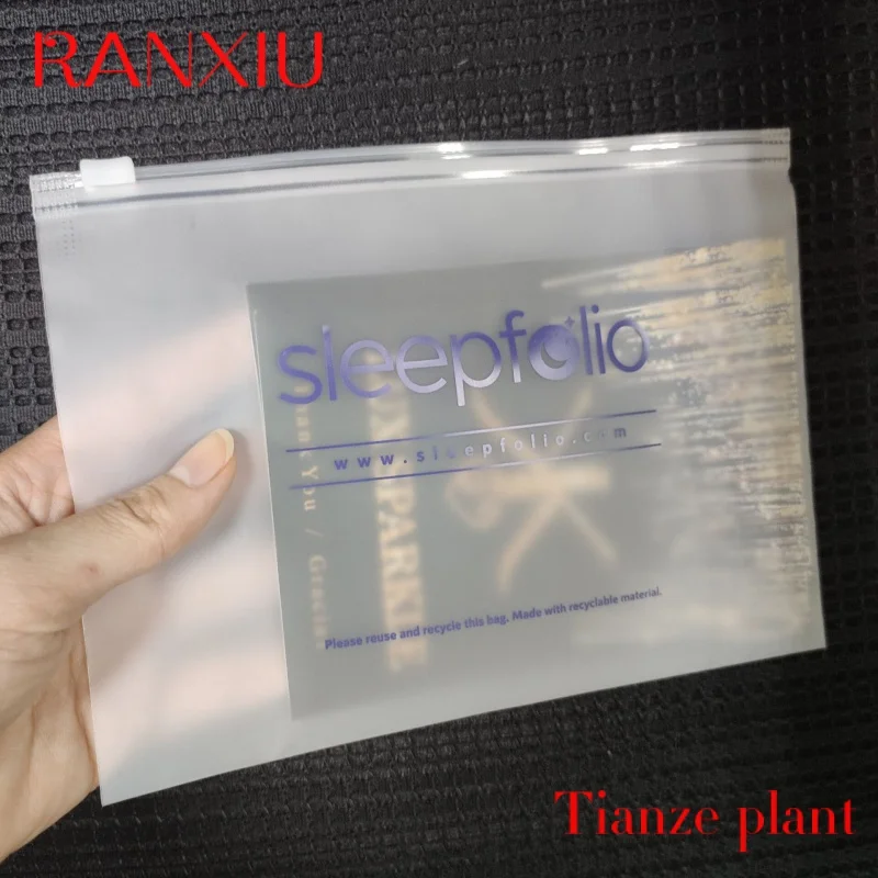 Custom Hot Selling Eco friendly Zipper Resealable Clothes Packaging Frosted Plastic Ziplock Bag