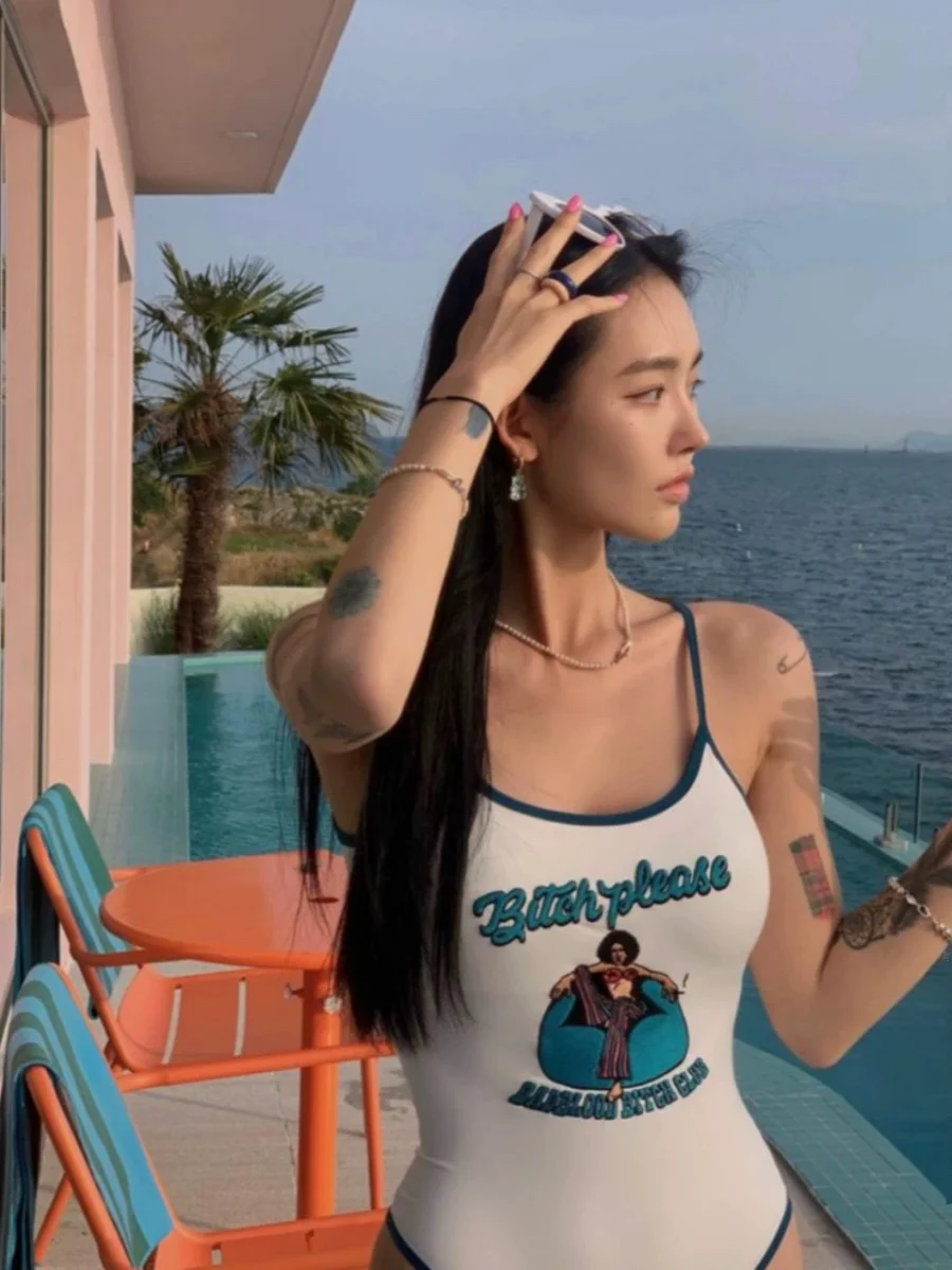 

Ретро-купальник-монокини для похудения с белой надписью ручной работы, идеально подходит для девушек, для отпуска, с полным покрытием