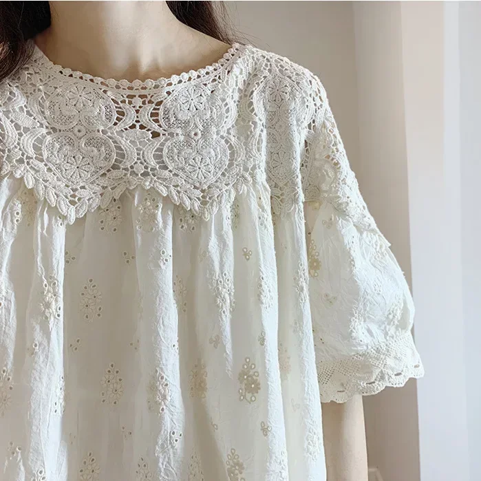 100% pościel bawełniana kobiet Vintage, w kwiaty haft oczko koronki luźna sukienka w stylu rokoko słodki styl Mori Girl Lolita bufiaste rękawy Midi sukienka