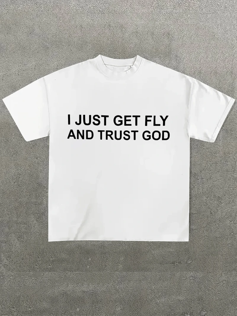 تي شيرت رجالي I Just Get Fly and Trust God مطبوع عليه نص كاجوال ناعم بأكمام قصيرة من القطن الخالص 180gsm