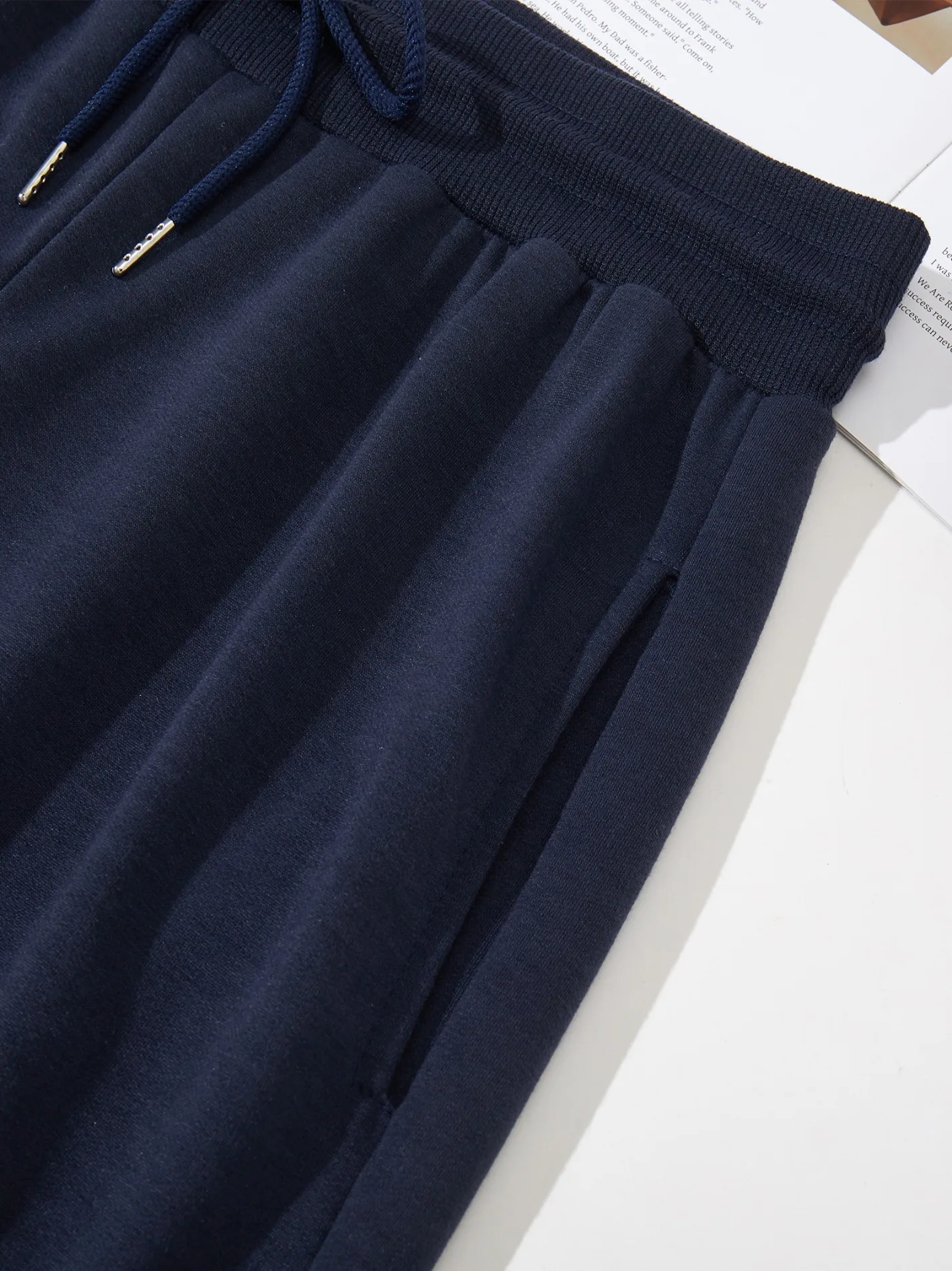 Neue, atmungsaktive Sport-Freizeithose, geeignet für Herren, ideal für Outdoor-Sportarten, Jogging, als Sportbekleidung, Streetwear oder als Sport-Sweatpants. – Detail 14