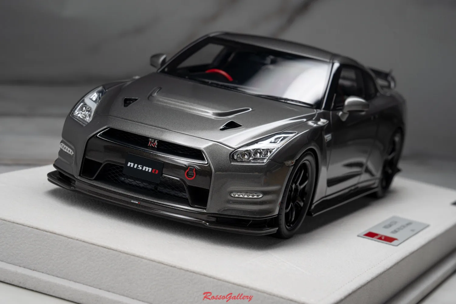 MAKE UP 1:18 GTR NISMO R35 CRS Version Gray JDM Simulation Limited Edition Resin Metal Static Car Model Toy Gift