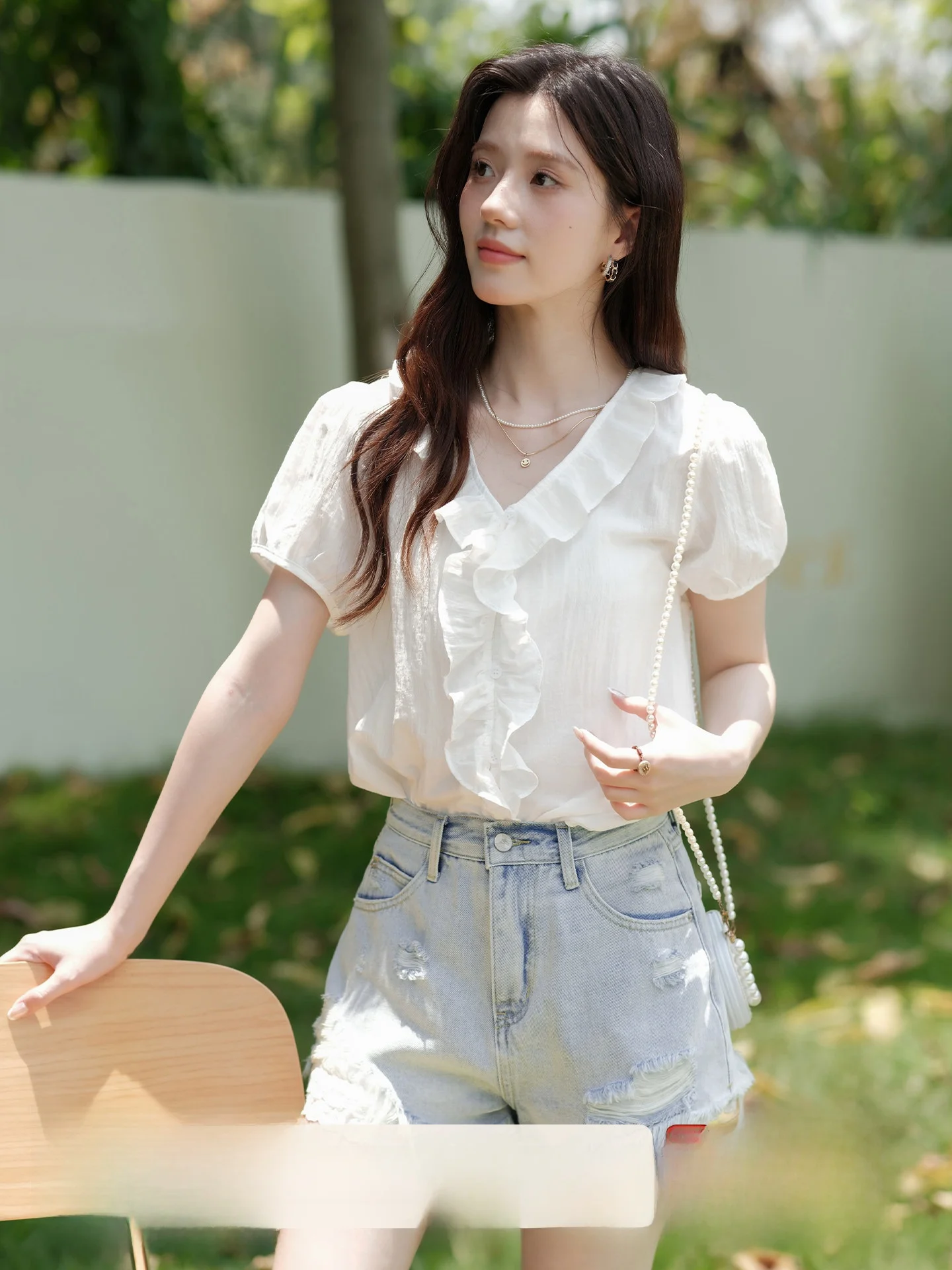 

Женский тонкий летний топ Ele V-ne Bubble Sve из смесового хлопка с деревянными пуговицами, классический стиль