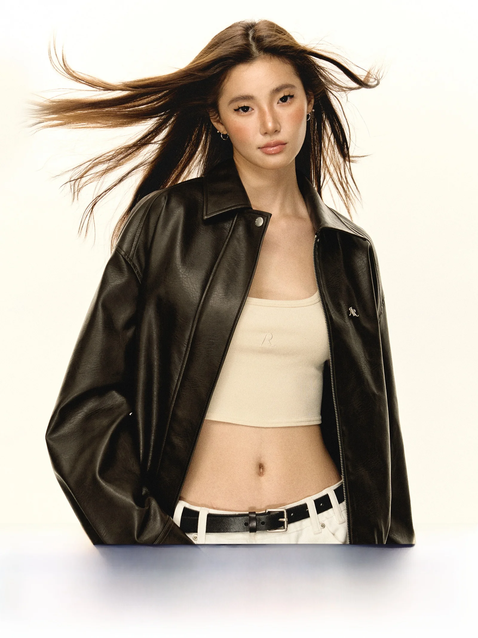 

Ariseism American Sle Vintage Lapel PU Leather Jaet Women Loose Fit Fall New Street Faion Long Sve Zipper Coat