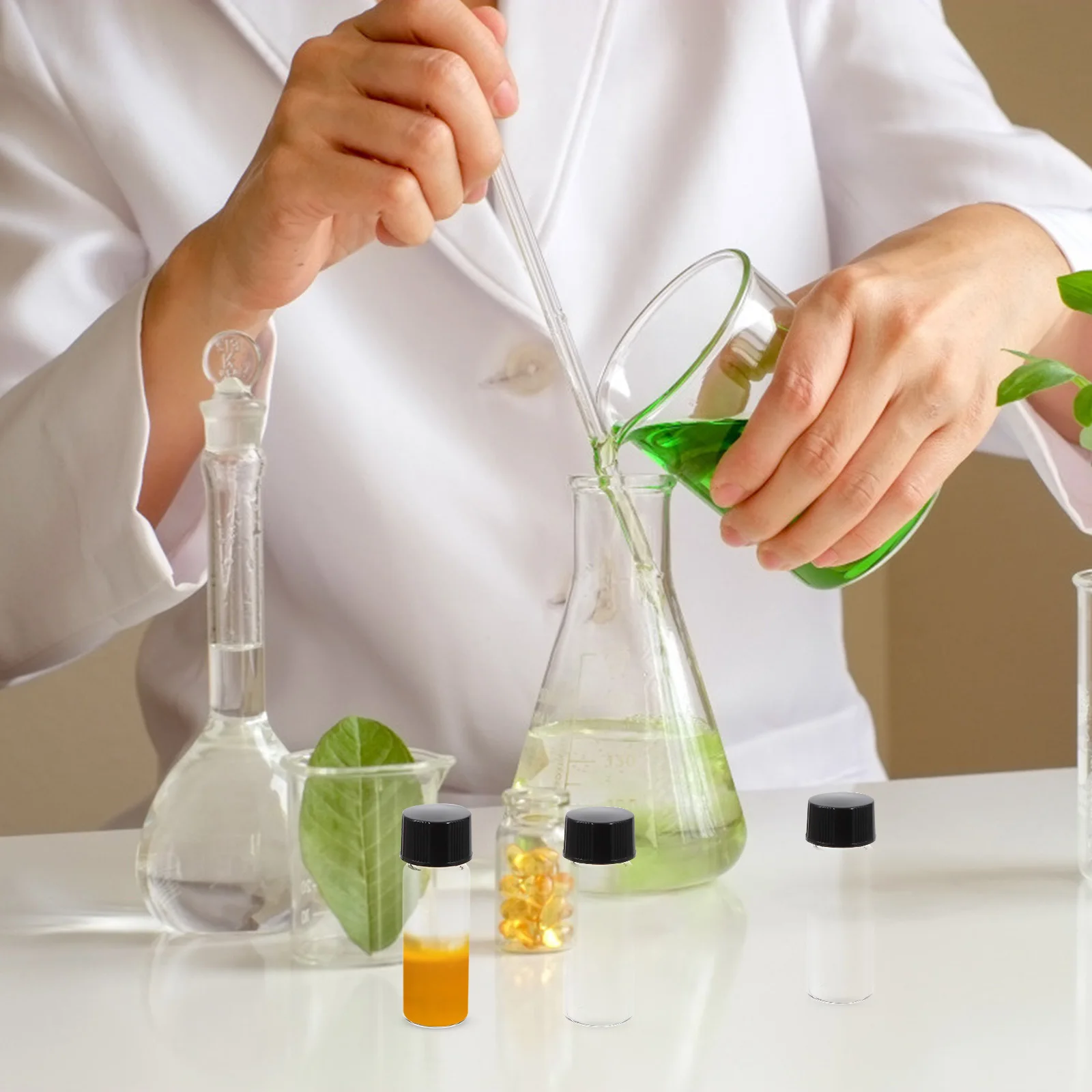 25 Stück Glasprobenflaschen, nachfüllbar, auslaufsicher, transparente Fläschchen, kleine Aufbewahrungsflaschen für Kosmetika, ätherische Öle