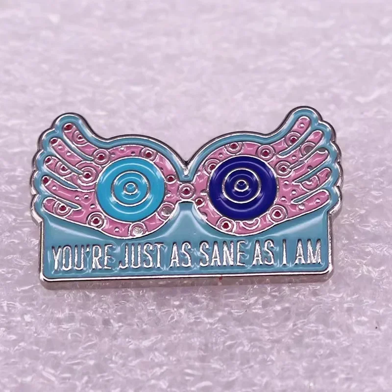 Pin de la serie de películas mágicas, exquisito broche esmaltado para gafas mágicas, regalo de Cosplay para fanáticos de la película, "eres igual que yo"