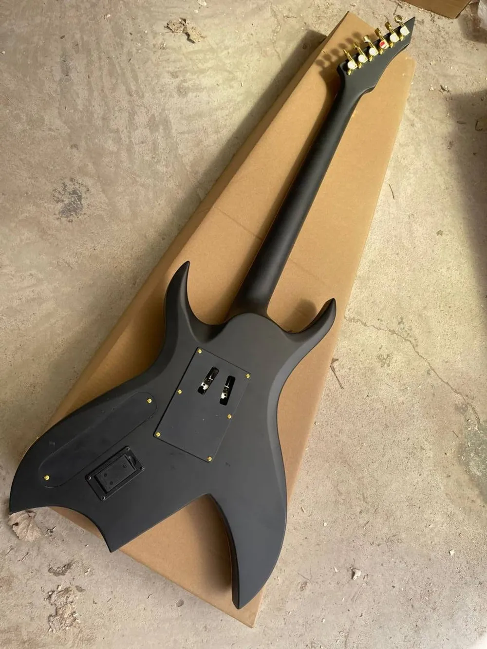 Black Body Electric Guitar with Gold Hardware,Maple Neck,Yellow Binding,Provide customized service