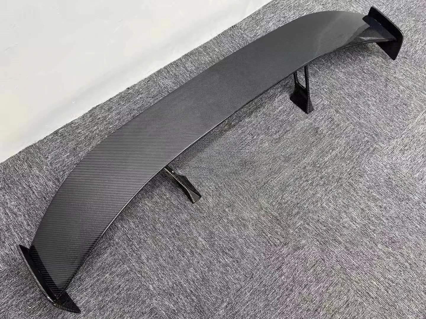 F1 Style Carbon Fiber Rear Spoiler Wing Trunk Spoiler for Aston Martin Vantage Upgrade Carbon Fiber Spoiler
